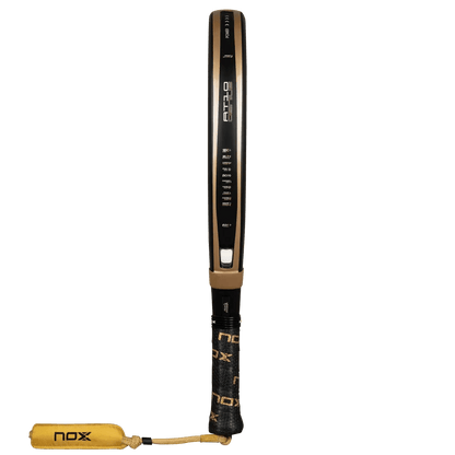 Bočná strana rakety AT10 Luxury Genius 18K Alum 2026 by Agustín Tapia